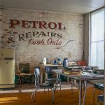 Обои на кухню: обилие палитры цветов и дизайна стенного покрытия