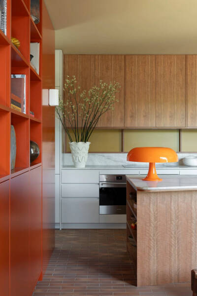 Яркие цвета и современный дизайн небольшого дома в Сиднее