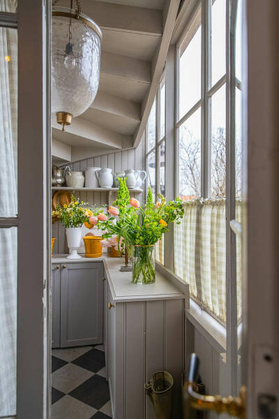 Английское влияние в дизайне коттеджа у озера в Швеции