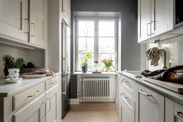 Стильные оттенки зелёного и серого в интерьерах шведской квартиры (88 кв. м)