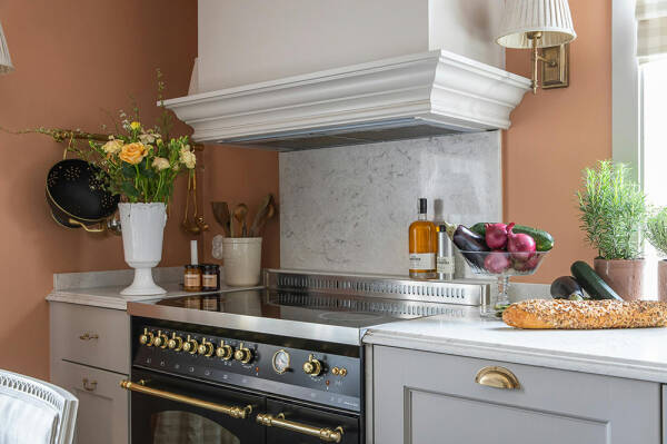 Английское влияние в дизайне коттеджа у озера в Швеции