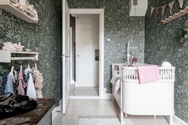 Стильные оттенки зелёного и серого в интерьерах шведской квартиры (88 кв. м)