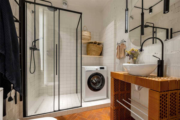 Душевая кабина в дизайне интерьера маленькой ванной комнаты &mdash; примеры стильных решений для оптимизации пространства и создания комфорта