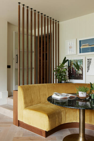 Классическая архитектура и зелёная гостиная: обновление виллы 19 века в Англии