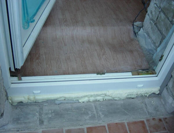 Что предпринять, когда не хочет открываться балконная дверь?