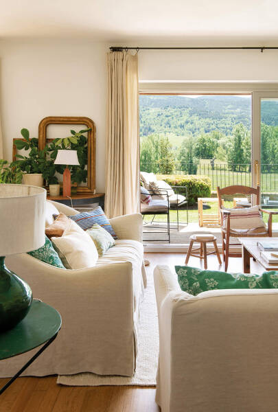 Уютное крыльцо с видами и нотки Прованса: красивый домик в Пиренеях