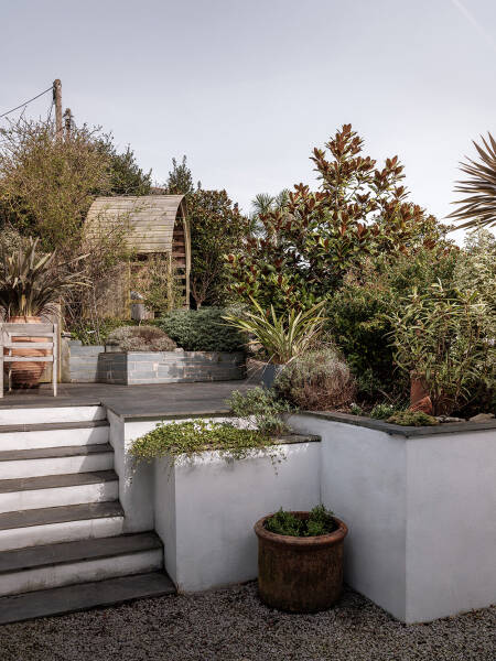 Белый дом художника на побережье в Англии