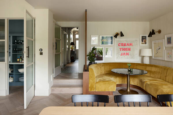 Классическая архитектура и зелёная гостиная: обновление виллы 19 века в Англии