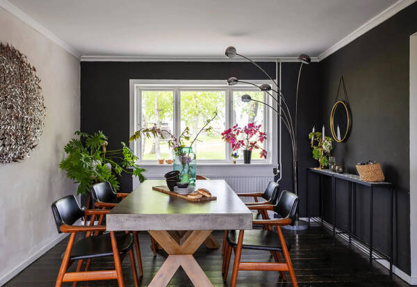 Необычная дача в старой конюшне в Швеции