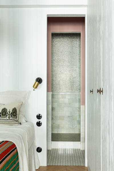 Нежные оттенки голубого в очаровательной маленькой квартире в Париже (35 кв. м)