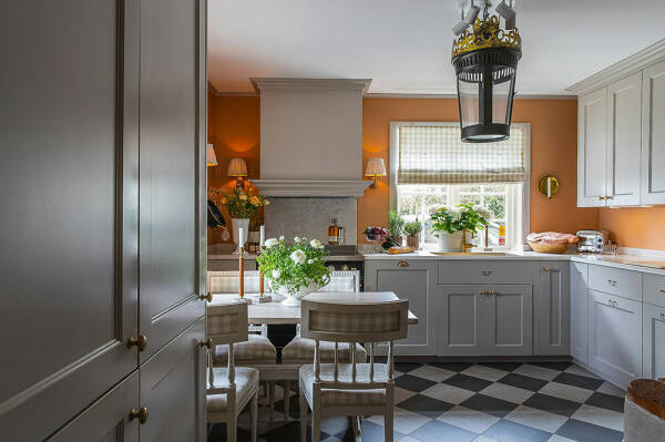 Английское влияние в дизайне коттеджа у озера в Швеции