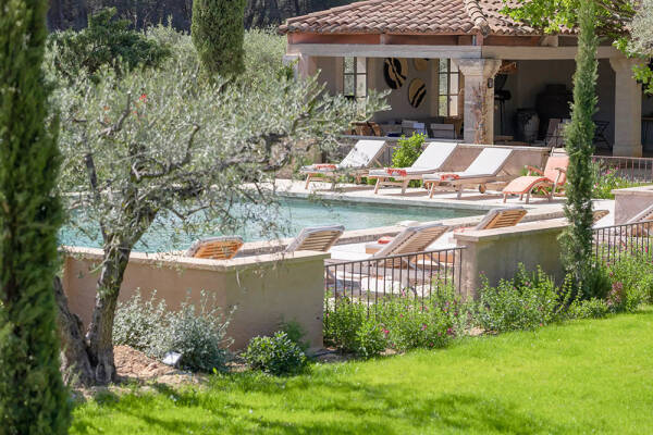 Красота Прованса: старинное поместье с оливковой рощей во Франции