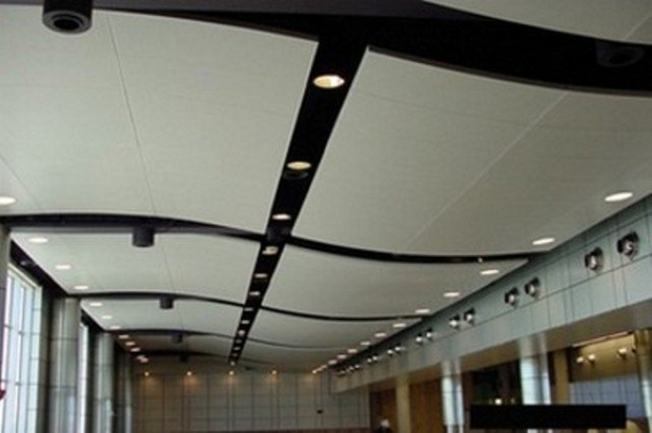 Подвесные потолки Армстронг: устройство и варианты применения в жилых помещениях