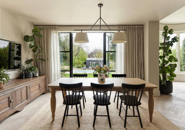 Классическая архитектура и зелёная гостиная: обновление виллы 19 века в Англии