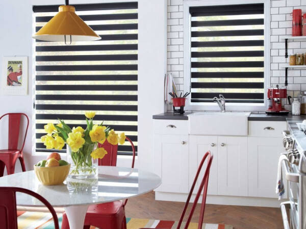 Рулонные шторы &laquo;день-ночь&raquo; на пластиковые окна: в интерьере, выбор конструкции, монтаж