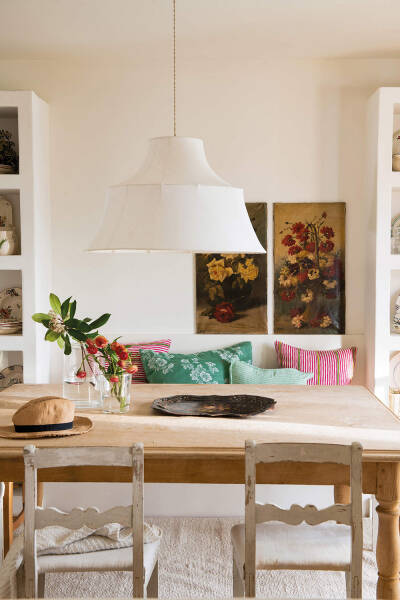 Уютное крыльцо с видами и нотки Прованса: красивый домик в Пиренеях