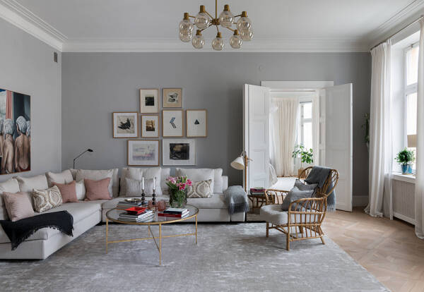 Домашняя библиотека и настенная галерея: квартира в Стокгольме