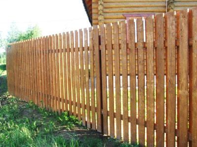 Из чего лучше сделать дешевый забор и ограждения