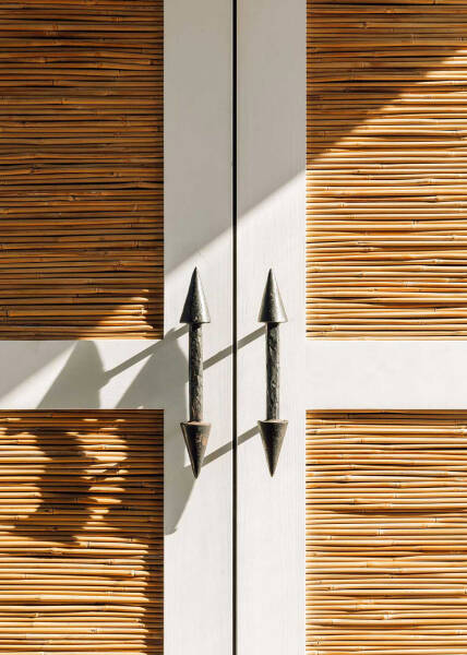 Солнечные интерьеры пляжного дома в Португалии