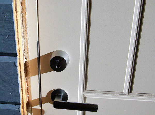 Надежность и красота: обзор финских входных дверей для загородного дома