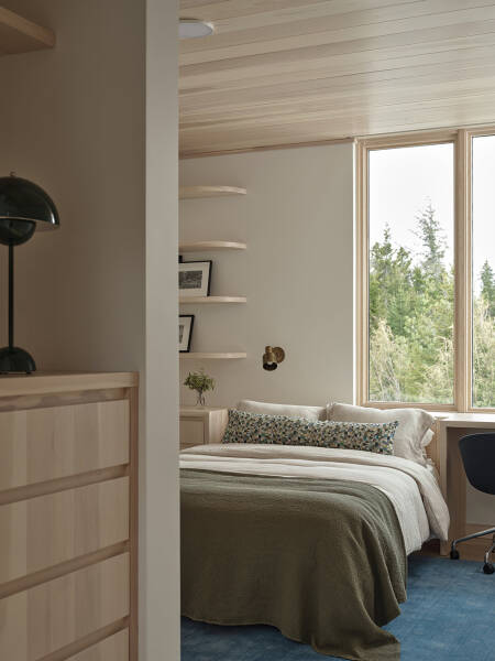 Современный дом на горнолыжном курорте с уютными интерьерами