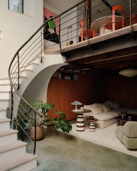 Микс стилей и солнечный свет в интерьерах необычного таунхауса в Нью-Йорке