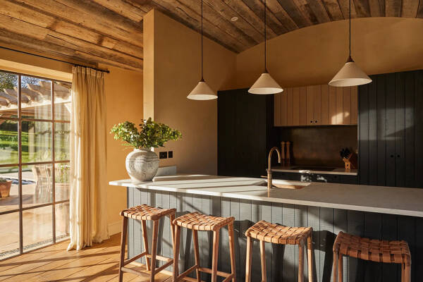 Обилие дерева и уютный декор: прекрасная реставрация старой фермы в Англии