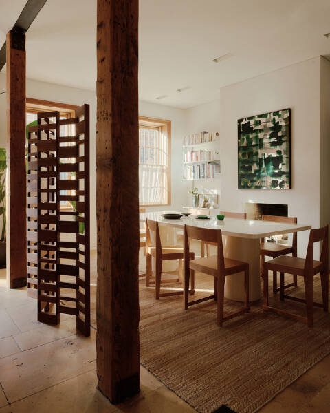 Микс стилей и солнечный свет в интерьерах необычного таунхауса в Нью-Йорке