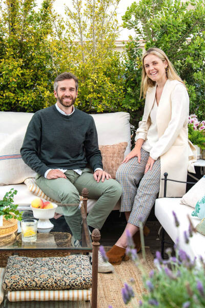 Обаятельная белая квартира с террасой в Барселоне