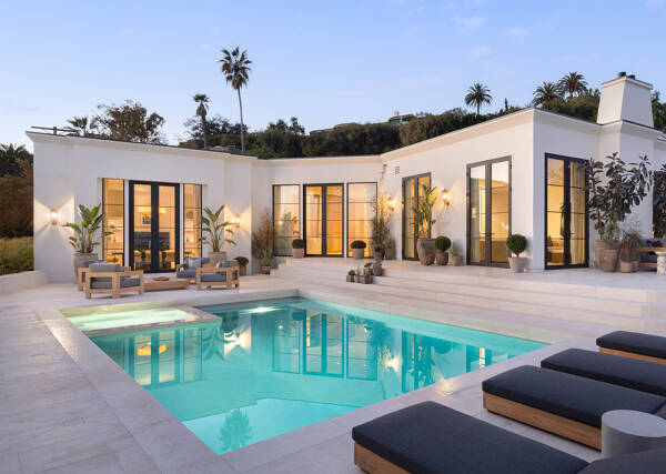 Великолепная белая вилла на Голливудских холмах
