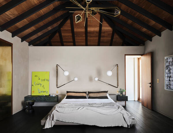 Драматичный дизайн с черными акцентами на Карибском острове