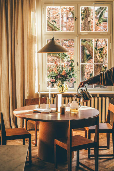 Прекрасная английская кухня в большой немецкой квартире