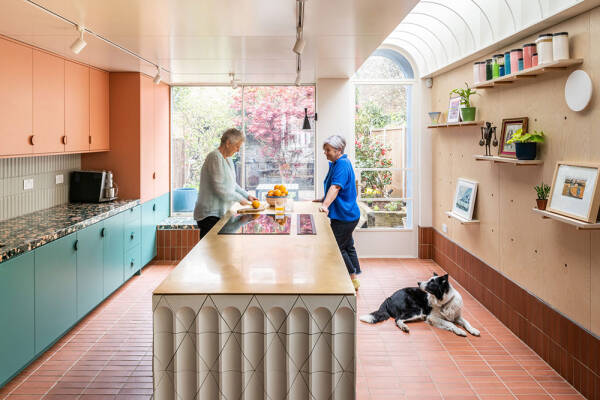 Смелые краски в интерьерах обновлённого викторианского дома в Лондоне