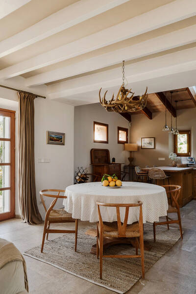 Красивая 100-летняя вилла на Майорке с уютными интерьерами