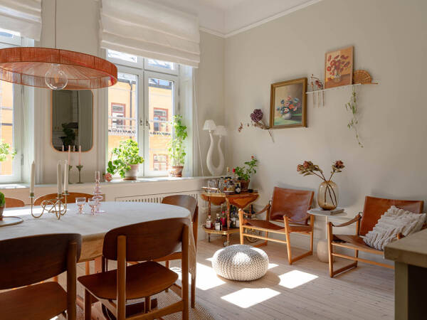 Атмосферная гостиная и розовая спальня: квартира в Стокгольме (83 кв. м)