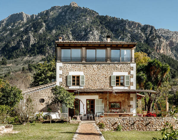 Красивая 100-летняя вилла на Майорке с уютными интерьерами