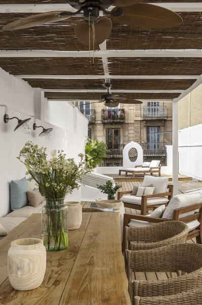 Аутентичная испанская квартира в роскошном модернистском доме в Барселоне