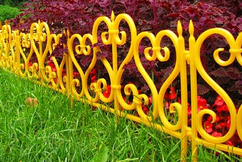 Как сделать декоративный заборчик для садовых клумб