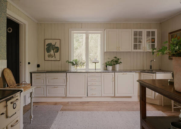 Царство цветочных обоев в красивом деревенском домике в Швеции