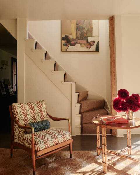 Душевные интерьеры в лучах солнца: старый коттедж в Коннектикуте