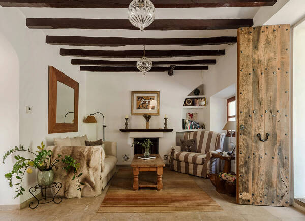 Красивая 100-летняя вилла на Майорке с уютными интерьерами