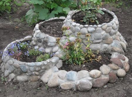 Установка маленького забора на участке