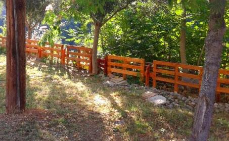 Как сделать забор из поддонов