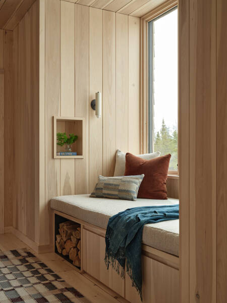 Современный дом на горнолыжном курорте с уютными интерьерами