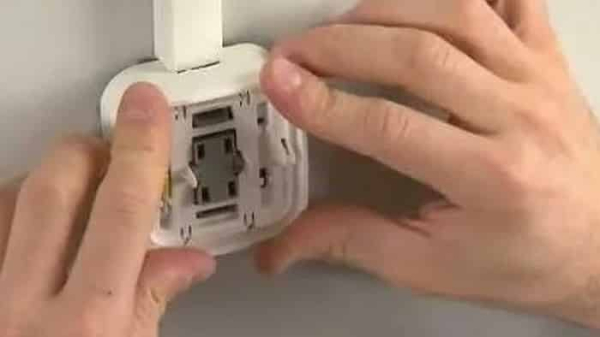 Куда должен включаться выключатель &mdash; вверх или вниз?