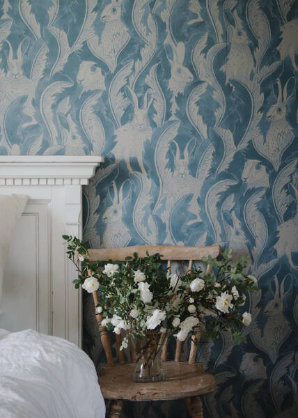 Царство цветочных обоев в красивом деревенском домике в Швеции