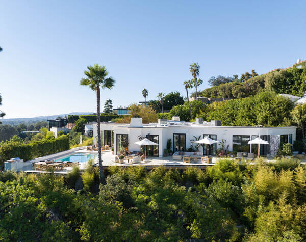 Великолепная белая вилла на Голливудских холмах
