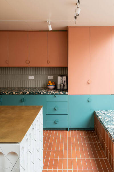 Смелые краски в интерьерах обновлённого викторианского дома в Лондоне