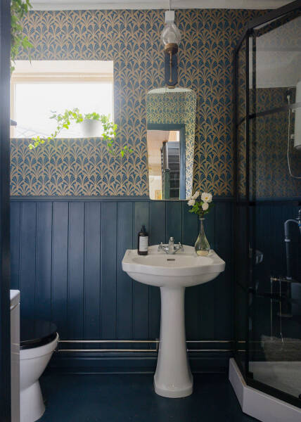 Царство цветочных обоев в красивом деревенском домике в Швеции