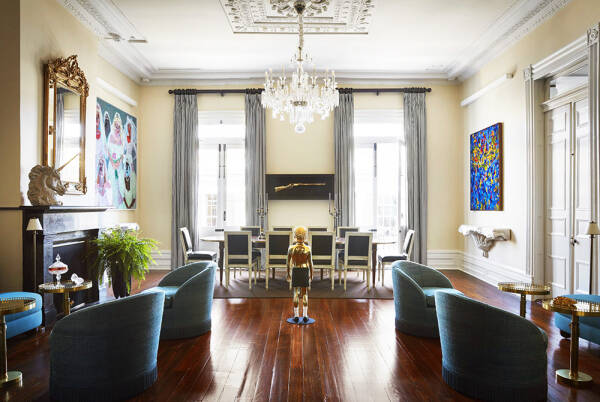 Классическая роскошь и смелое современное искусство: дом в Новом Орлеане